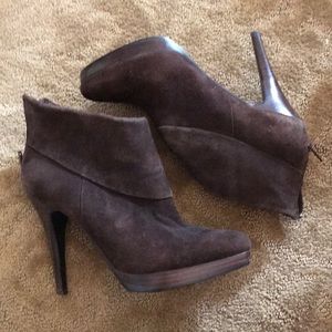 STEVE MADDEN BROWN SUEDE LEATHER ANKLE BOOTIES